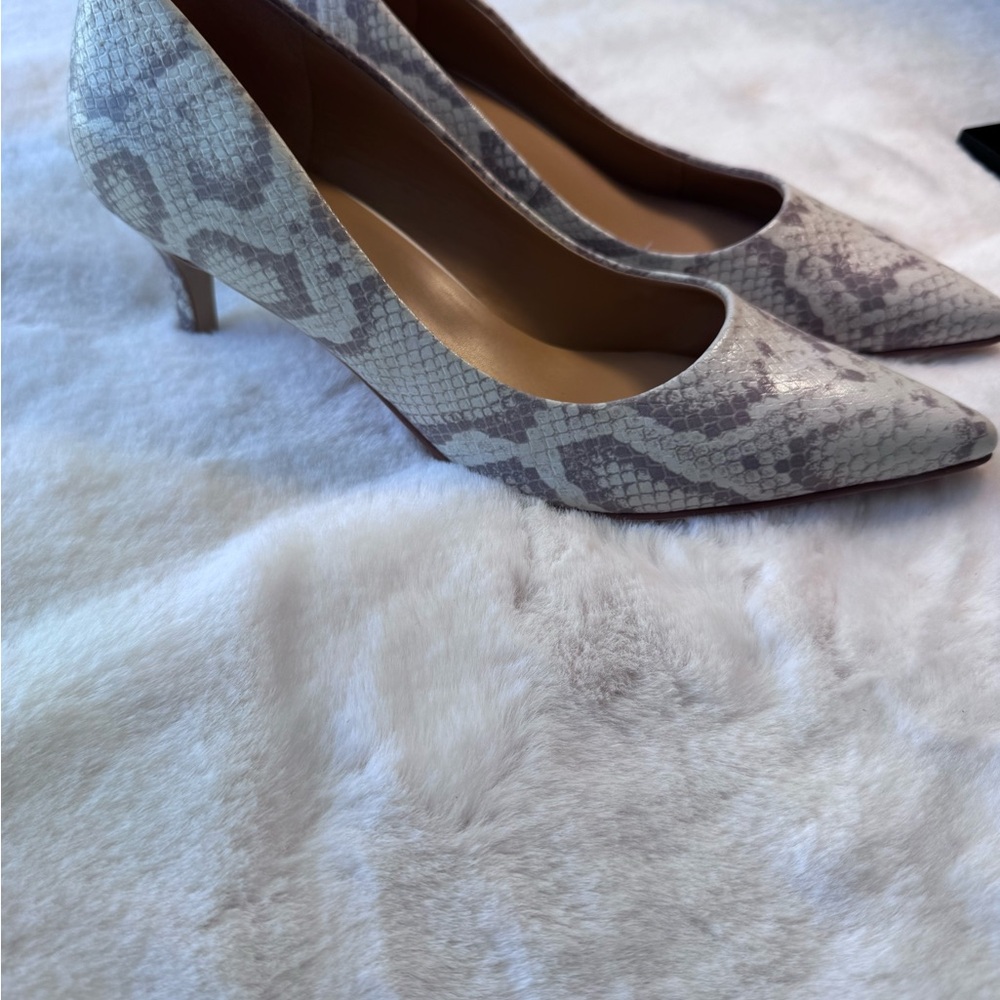 Naturalizer White and Gray Snakeskin Pumps Size 10.5 - Picture 7 of 7